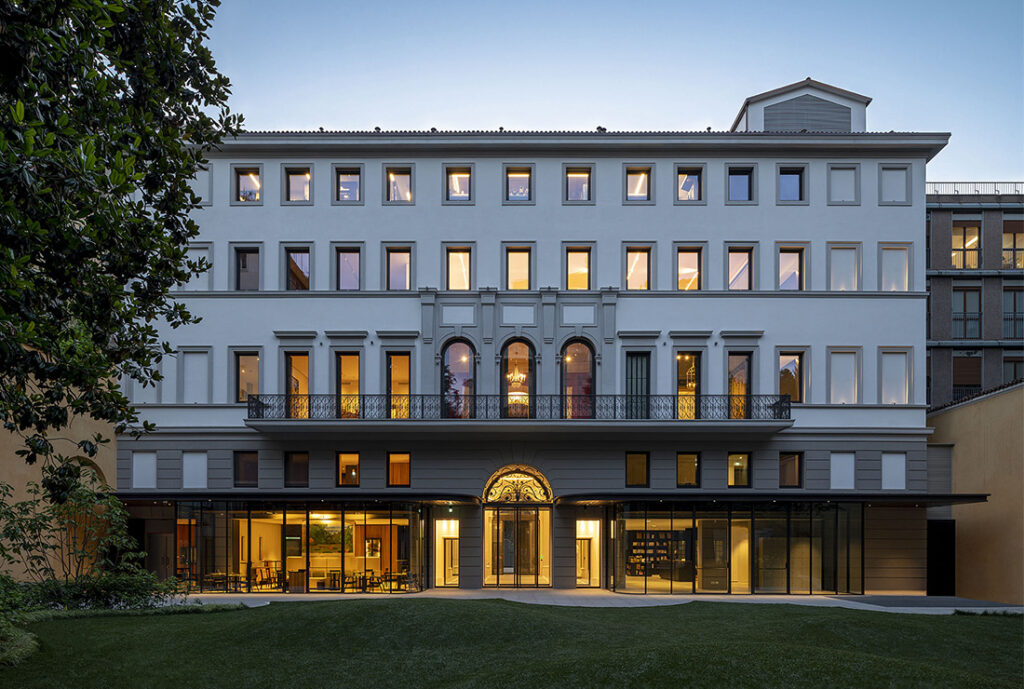Facciata Interna Palazzo Notturna_©Giovanni De Sandre per Fondazione Luigi Rovati