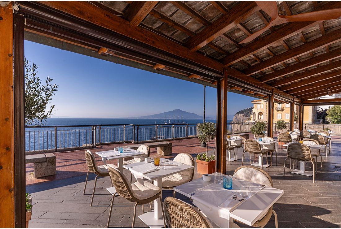 Apre Terrazza Mediterraneo