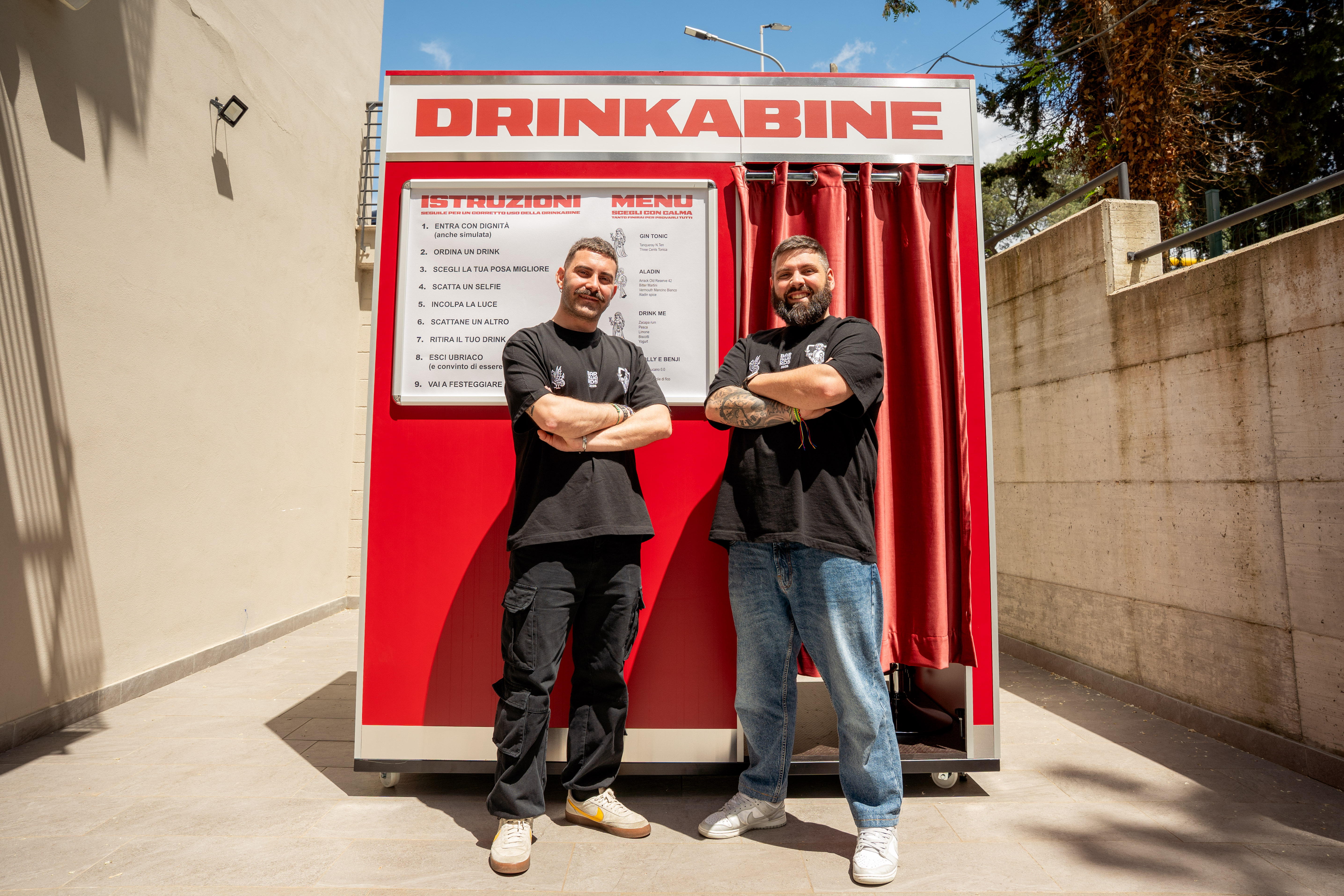 DRINKABINE, da Origini. A Melfi la vecchia cabina fotografica diventa una station per drink